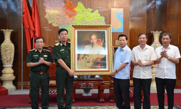 Đoàn công tác Binh chủng Thông tin liên lạc thăm và làm việc tại Bắc Ninh