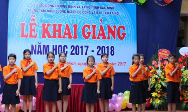 Trung tâm Nuôi dưỡng Người có công và bảo trợ xã hội khai giảng năm học 2017-2018