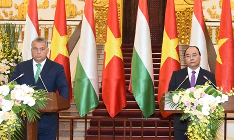 Thủ tướng Việt Nam và Hungary gặp gỡ báo chí
