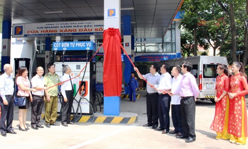 Gắn biển “Cửa hàng xăng dầu văn minh thương mại