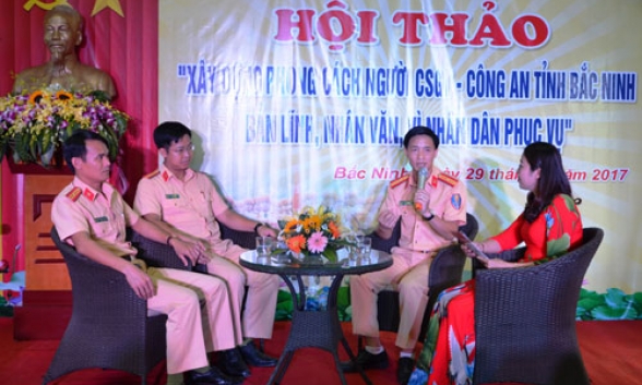 Xây dựng phong cách người CSGT bản lĩnh, nhân văn, vì nhân dân phục vụ