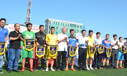 Đảng bộ Khối Doanh nghiệp tỉnh khai mạc Giải Bóng đá thanh niên năm 2017