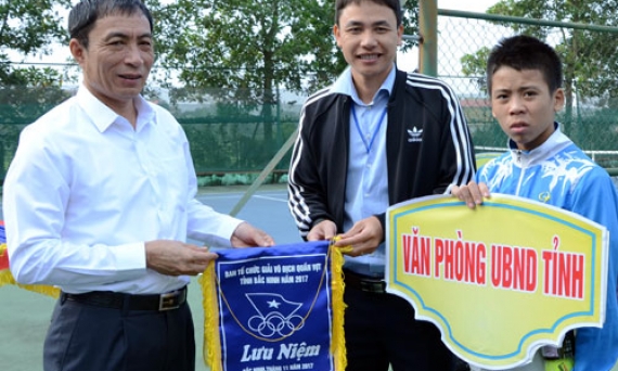 Hơn 120 VĐV tham dự Giải vô địch Quần vợt tỉnh 