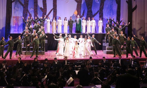 Vở Opera “Lá đỏ”, ấn tượng sâu sắc về một thời bom đạn