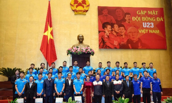 Chủ tịch Quốc hội đón tiếp U23 Việt Nam tại phòng họp Diên Hồng