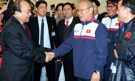 Thủ tướng đón U23: “Đội tuyển đã vô địch trong trái tim 90 triệu người dân”