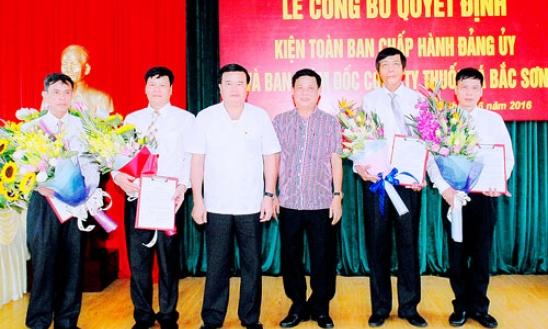 Khẳng định vai trò lãnh đạo của tổ chức Đảng