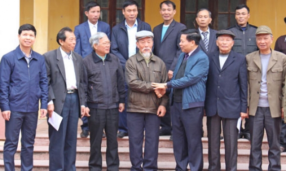 Các đồng chí Thường trực Tỉnh ủy dự sinh hoạt Chi bộ tại cơ sở
