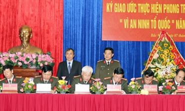 Ký giao ước phong trào thi đua “Vì an ninh Tổ quốc” năm 2018