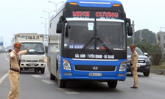 Tăng cường xử lý xe đón trả khách sai quy định trên Quốc lộ 1A
