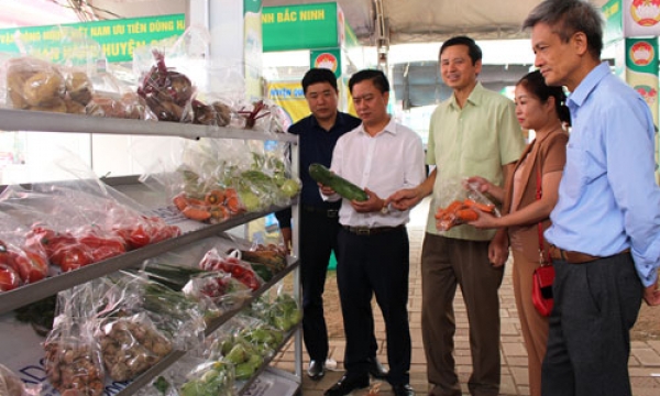 Nơi thu hút đông đảo người dân tham quan, mua sắm