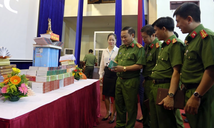 Công an tỉnh phát động phong trào “Đọc và học tập suốt đời theo gương Bác Hồ vĩ đại”