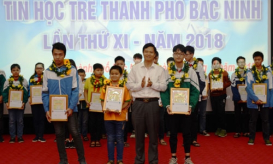 Trao giải hội thi tin học trẻ thành phố