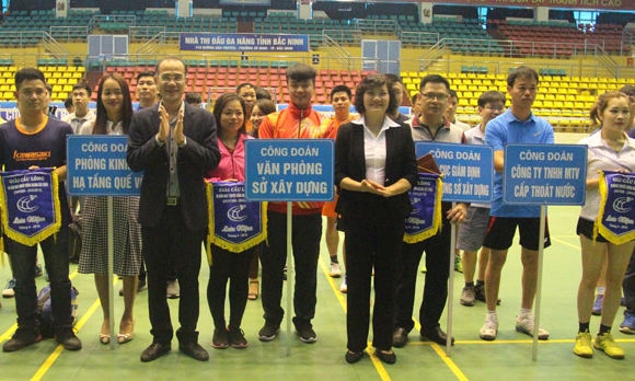 Giải cầu lông chào mừng 60 năm ngày truyền thống ngành Xây dựng