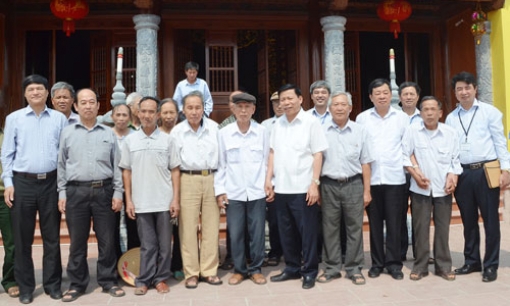 Các đồng chí Thường trực Tỉnh ủy dự sinh hoạt Chi bộ tại cơ sở