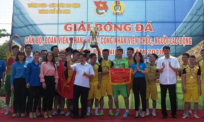 Đoàn Thanh niên phường Đại Phúc giành chức vô địch giải giao lưu bóng đá