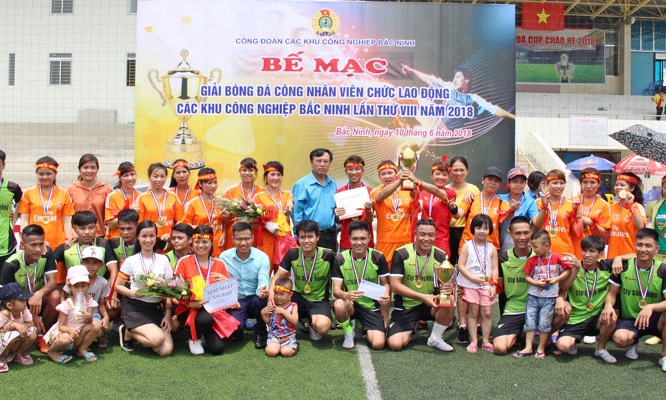 Bế mạc giải bóng đá Công đoàn các Khu công nghiệp tỉnh