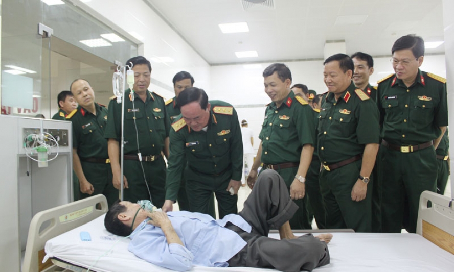 Thứ trưởng Bộ Quốc phòng làm việc với Bệnh viện Quân y 110