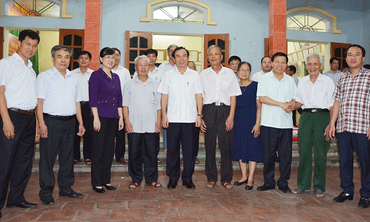 Bí thư T.Ư Đảng, Chánh Văn phòng T.Ư Đảng Nguyễn Văn Nên dự sinh hoạt tại Chi bộ khu phố Bà La