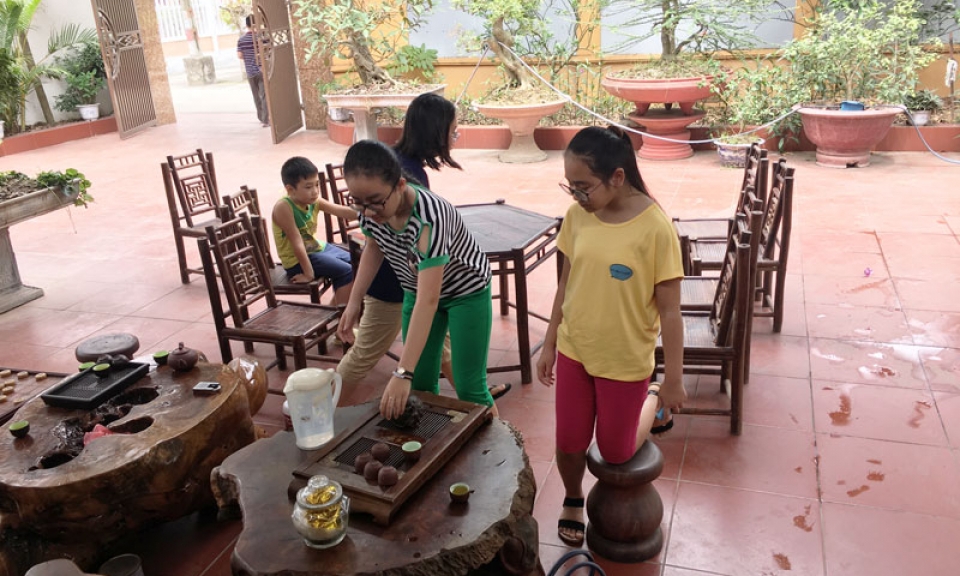 Nhớ mảnh sân nhà