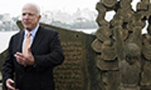 John McCain và chuyện là 'người Mỹ duy nhất có tượng ở Việt Nam'