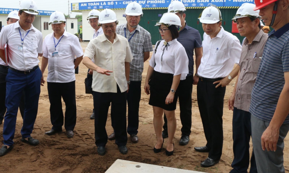 Chủ tịch UBND tỉnh Nguyễn Tử Quỳnh kiểm tra tiến độ xây dựng dự án nhà ở ở xã hội tại Yên Phong và Quế Võ