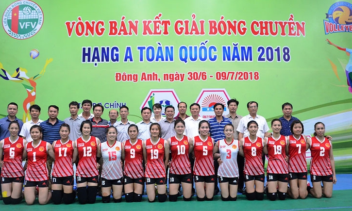 Đội bóng chuyền nữ Kinh Bắc thi đấu giao hữu