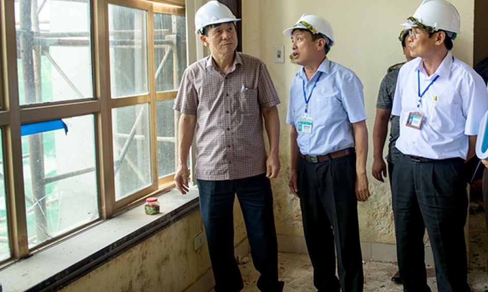 Phó Chủ tịch Thường trực UBND tỉnh Nguyễn Tiến Nhường kiểm tra tiến độ dự án cải tạo, mở rộng trụ sở Ban Quản lý các KCN Bắc Ninh