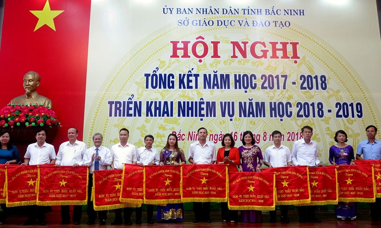 Đổi mới công tác thi đua khen thưởng  trong ngành Giáo dục