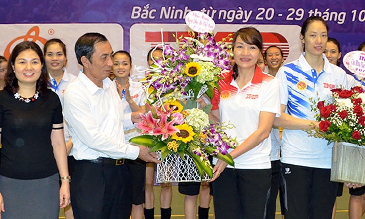 Phó Chủ tịch UBND tỉnh Nguyễn Văn Phong gặp mặt, động viên đội Bóng chuyền nữ Kinh Bắc
