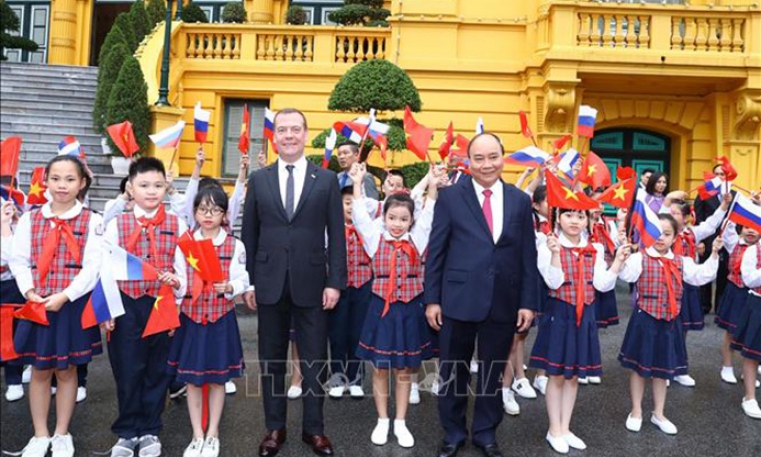 Thủ tướng Liên bang Nga Dmitry Medvedev kết thúc chuyến thăm chính thức Việt Nam