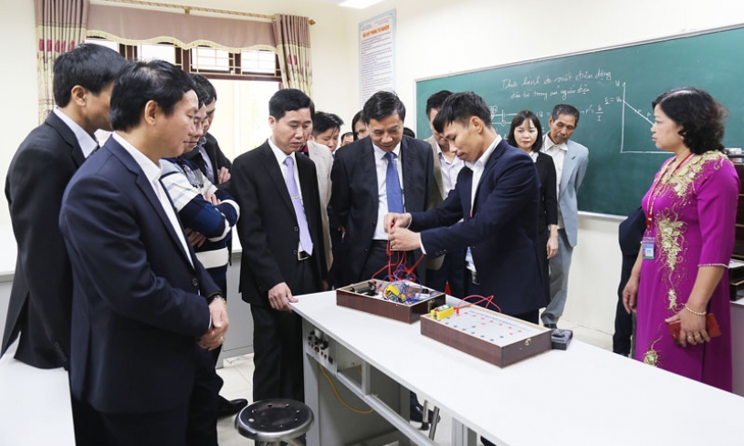 Lãnh đạo tỉnh thăm, chúc mừng nhân Ngày Nhà giáo Việt Nam