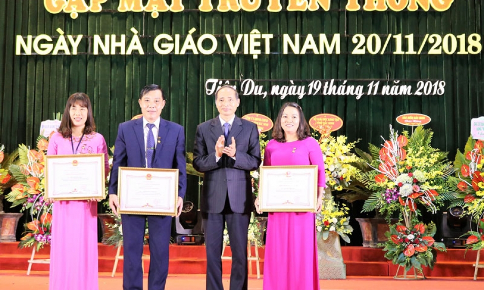 Tiên Du gặp mặt truyền thống Ngày Nhà giáo Việt Nam