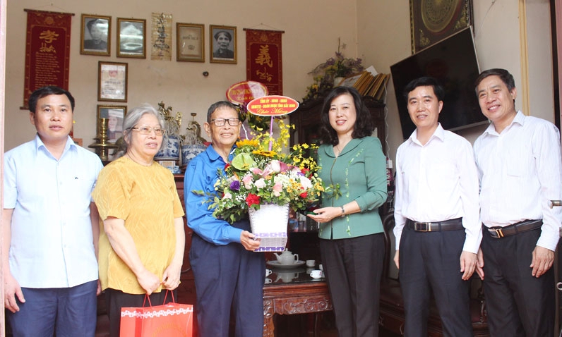 Lãnh đạo tỉnh chúc mừng các thày, cô giáo nhân Ngày Nhà giáo Việt Nam