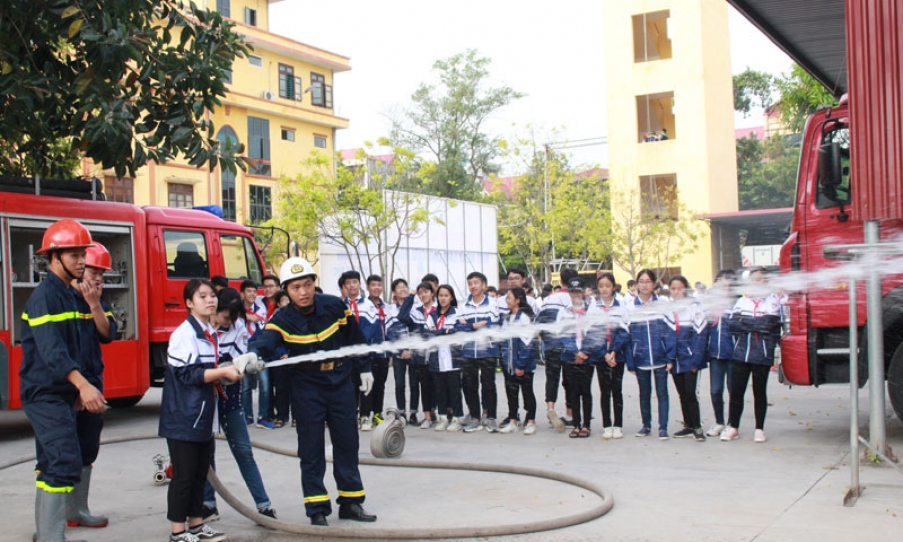 200 học sinh Trường THCS Đại Phúc, THCS Ninh Xá tham gia Chương trình “Một ngày làm lính cứu hỏa”