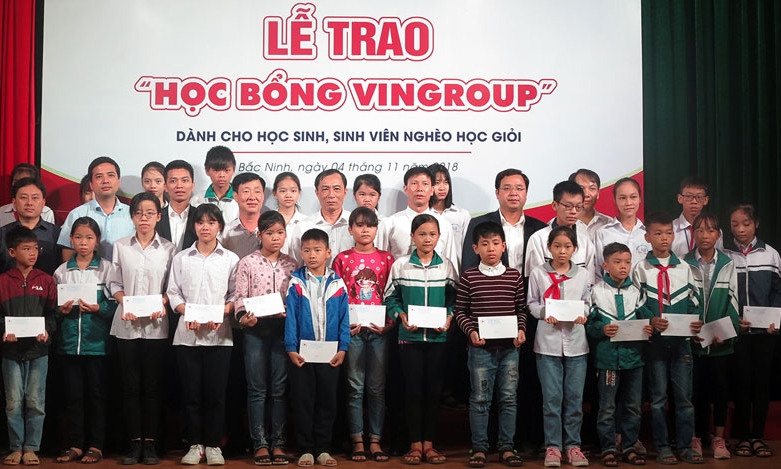 128 học sinh, sinh viên được nhận “Học bổng Vingroup”