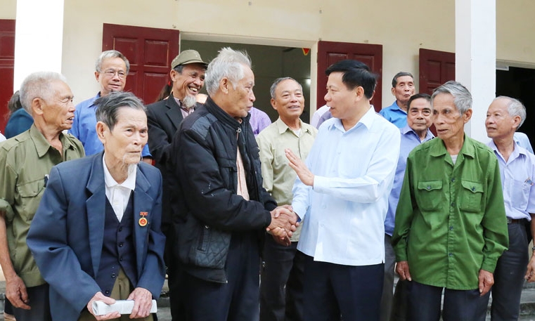 Các đồng chí Thường trực Tỉnh ủy dự sinh hoạt Chi bộ tại cơ sở