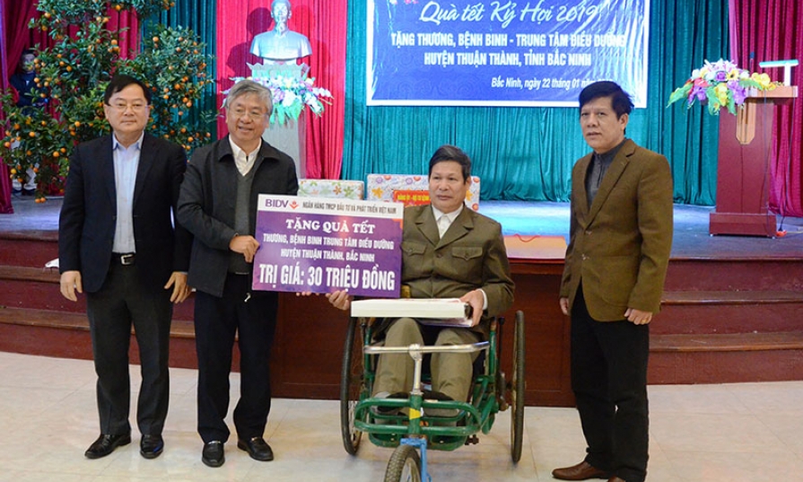 Ngân hàng TMCP Đầu tư & Phát triển Việt Nam thăm tặng quà Trung tâm Điều dưỡng Thương binh Thuận Thành