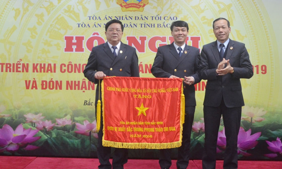 TAND tỉnh đón nhận Cờ thi đua của Chính phủ