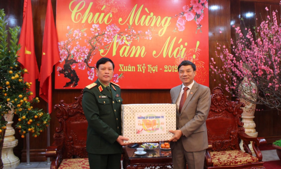 Trường Sỹ quan Chính trị chúc Tết tỉnh Bắc Ninh
