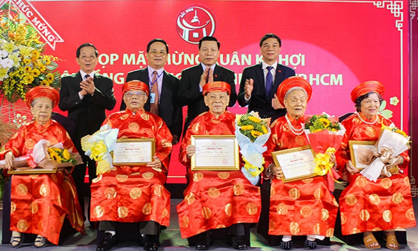 Ấm áp tình đồng hương