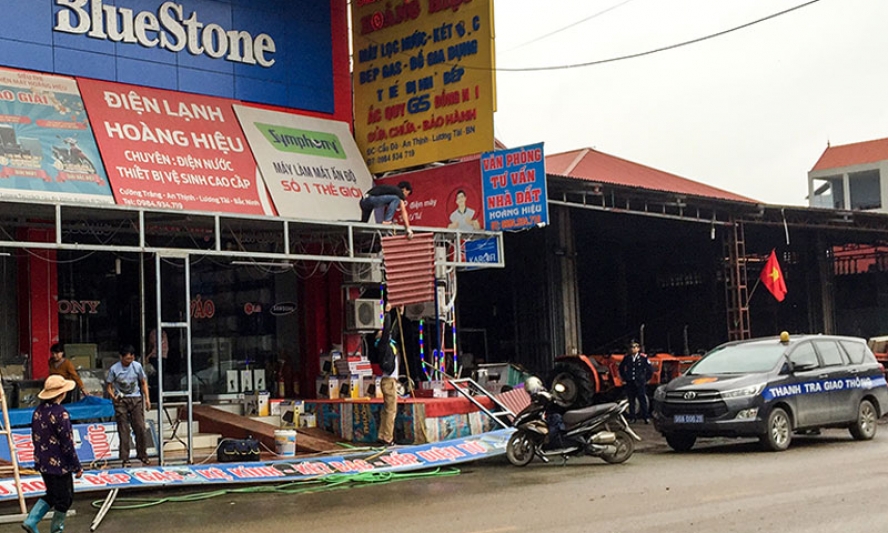 Ra quân xử lý vi phạm hành lang giao thông Đường tỉnh 281