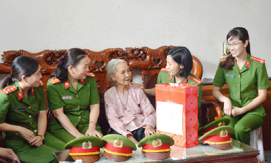Phụ nữ khối Cảnh sát điều tra học tập và làm theo gương Bác
