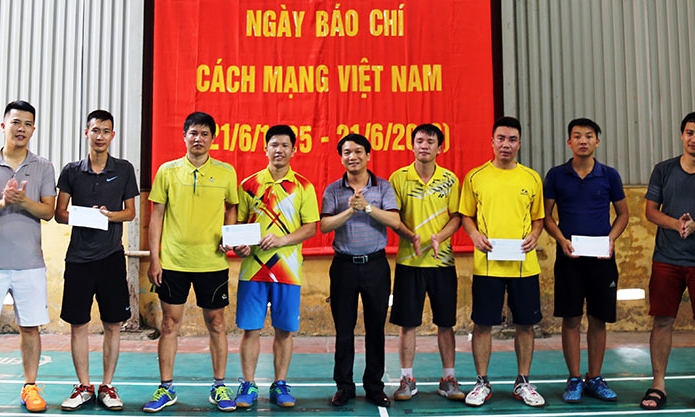 Gần 40 VĐV tham gia giải cầu lông, bóng bàn kỷ niệm 94 năm Ngày Báo chí Cách mạng Việt Nam