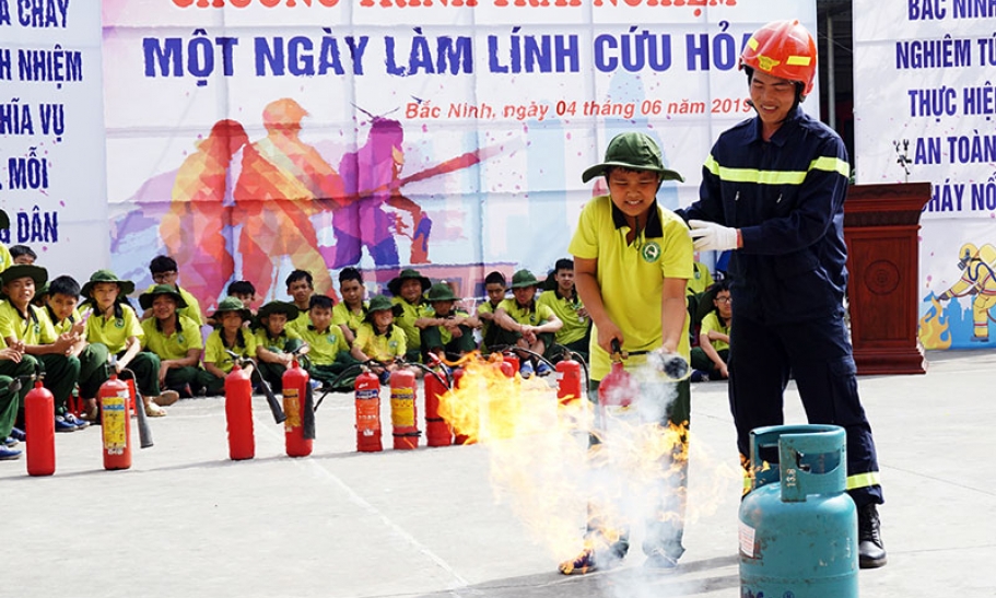 Chương trình “Một ngày làm lính cứu hỏa”