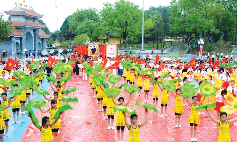 Phong trào TDTT quần chúng  làm phong phú đời sống văn hóa  tinh thần, thể chất cho nhân dân