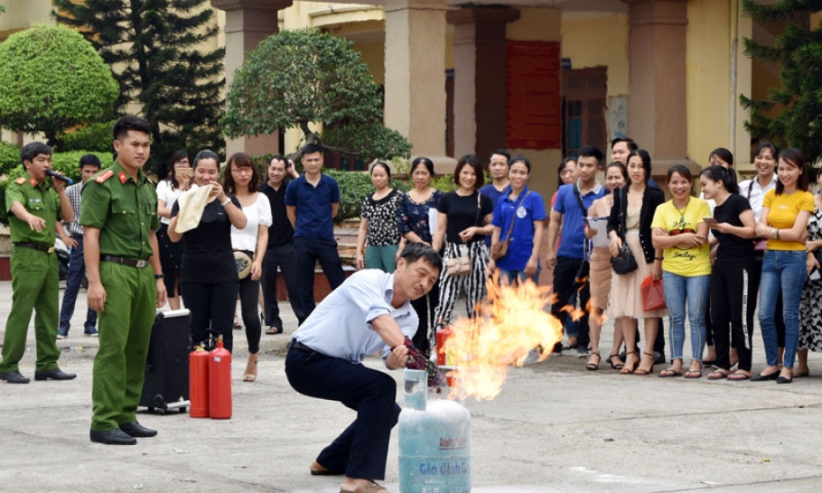 Tập huấn PCCC và cứu nạn, cứu hộ tại trường tư thục