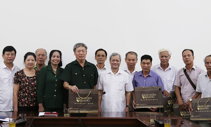 Chủ tịch UBND tỉnh Nguyễn Tử Quỳnh làm việc với Hội Cựu Thanh niên xung phong tỉnh
