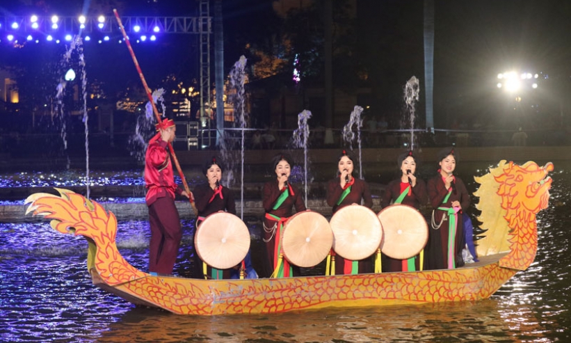 Lặng nghe Quan họ hát đêm thu
