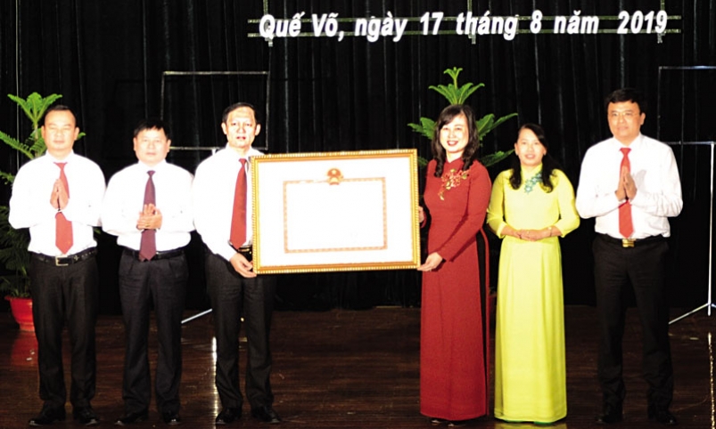 Quế Võ đón Bằng công nhận huyện đạt chuẩn Nông thôn mới